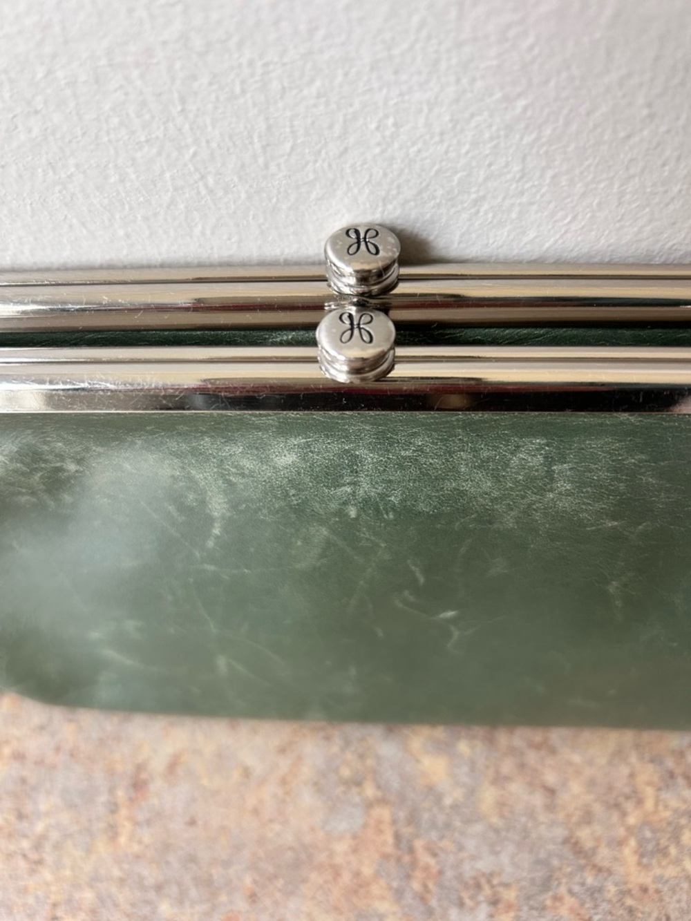 Hobo Distressed Olive Green Double Clasp Leather Wallet - Picture 2 of 10